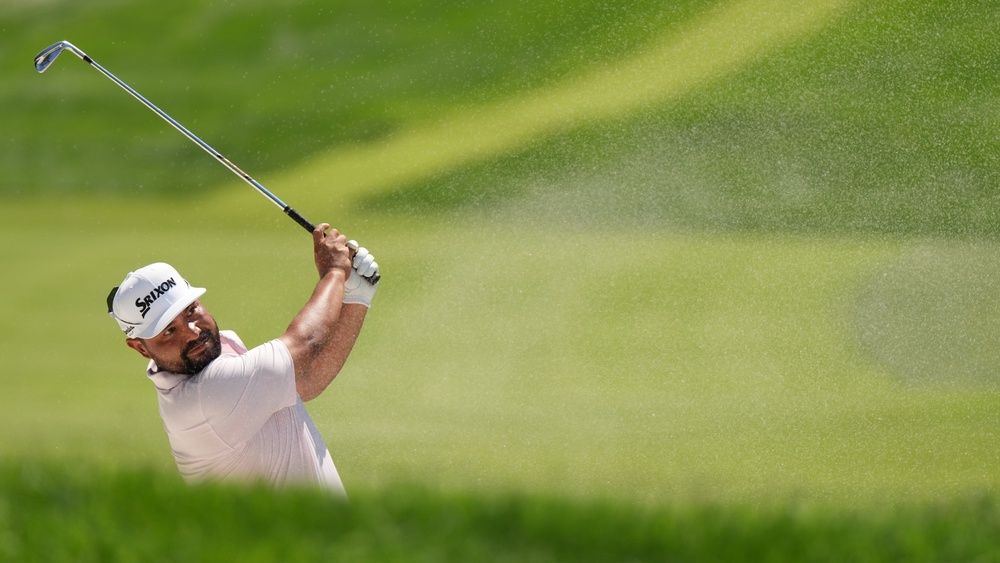 JJ Spaun hits from a bunker up to the 18th green (Jeff Roberson/AP) (AP)