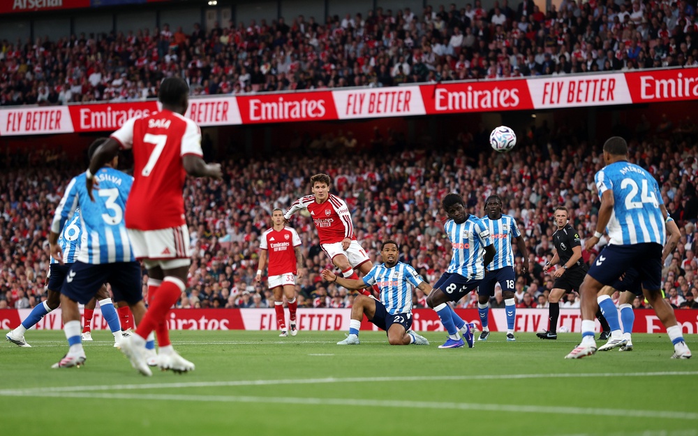 Tzolis cuts inside and lets fly during the first half (Getty)