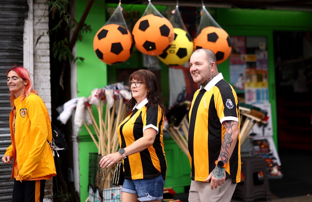 Hull City fans approach the MKM Stadium before Man Utd test in opener (Reuters)