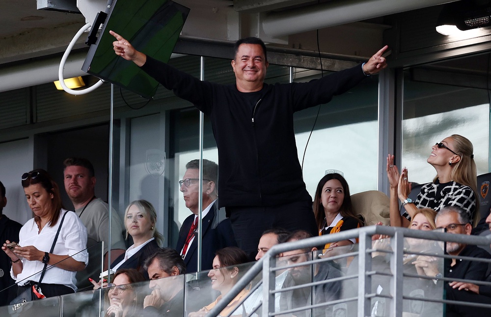 Acun Ilicali, owner of Hull City, celebrates (Getty)