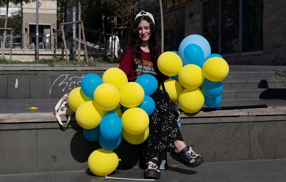 A Ukrainian woman living in Turkey holds balloons in colors of the Ukrainian flag (Reuters)
