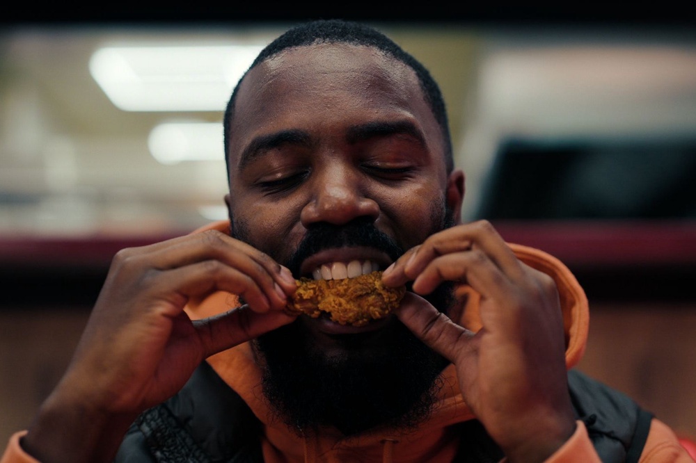 Mo Gilligan stars in 'Big Chicken: A Fast Food Conspiracy' (Netflix)