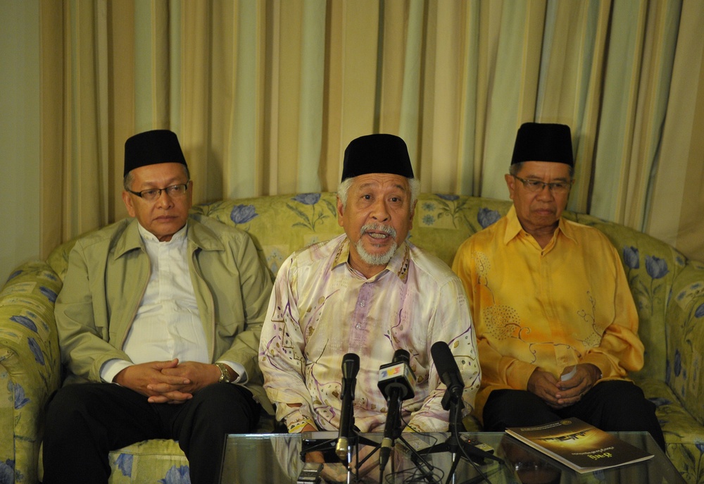 File: Chief of Malaysian-based National Revolution Front, Hassan Taib (C) speaks as Lukman Lima (L) from Patani United Liberation Organization (PULO) and Adam Nor (R) from National Revolution Front (BRN) listen during a press conference in Kuala Lumpur in 2013 (AFP/Getty)