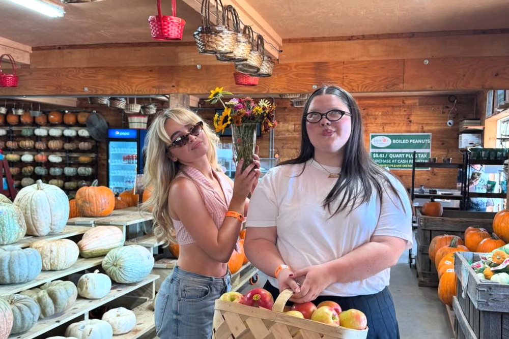 Sabrina Carpenter’s bestie Paloma now plays an important role in the singer’s fandom (Instagram/@palomaidaliasandoval)