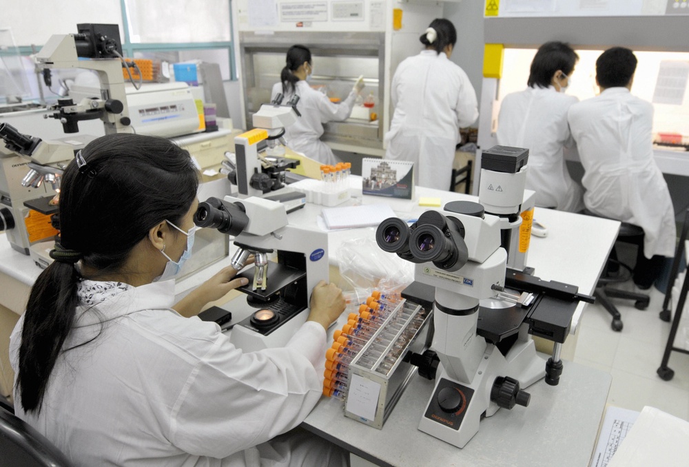 Medical technicians at the Research Institute for Tropical Medicine perform tests for viruses including dengue fever and swine flu in Manila (AFP/Getty)
