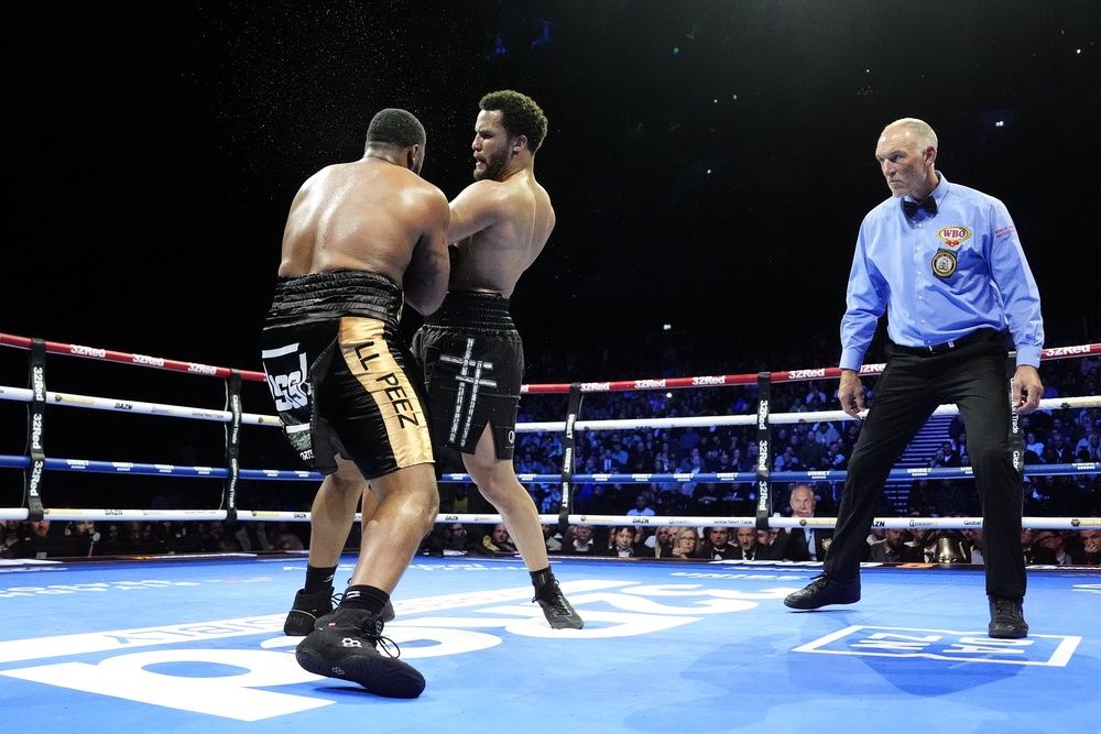 Moses Itauma, centre, knocks down Jermaine Franklin (Nick Potts/PA) (PA Wire)