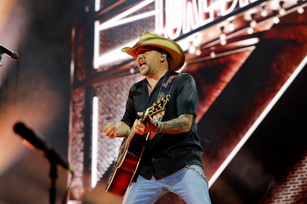 Jason Aldean honors Dolly Parton (Getty Images for Does Entertainment/UGA)