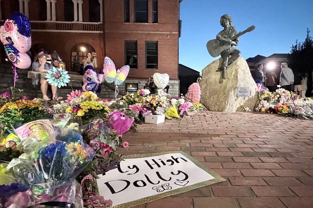 Mourners pay their respects to Dolly Parton after the announcement of her passing, at the Dolly Parton Statue in downtown Sevierville, Tennessee (Reuters)
