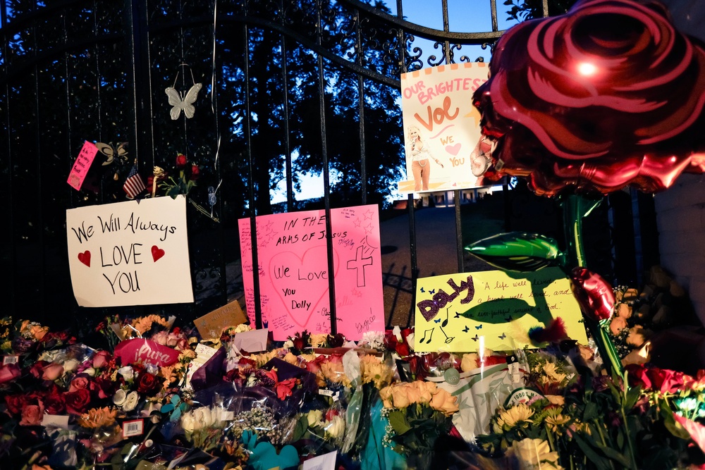 Fans pay tribute to Dolly Parton at her home in Brentwood, Tennessee (Getty)