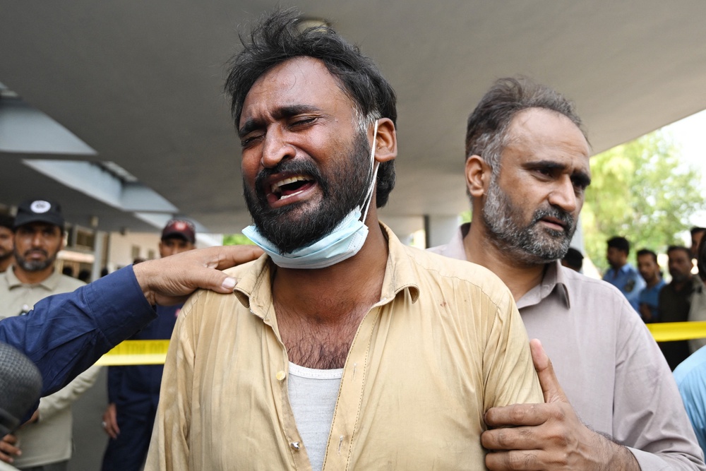 A father reacts after the death of his child following a fire incident outside the Mother and Child Health (MCH) ward at the Pakistan Institute of Medical Sciences (PIMS) Hospital in Islamabad on 26 August 2026 (AFP/Getty)