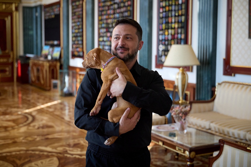Ukraine's President Volodymyr Zelensky holds a puppy of American pit bull terrier named Freya, given to him by former American professional boxer Terence Crawford after their meeting on Tuesday (Ukrainian Presidential Press Service)