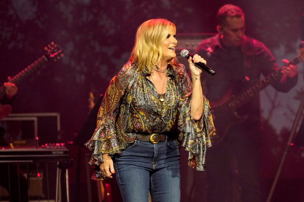 Trisha Yearwood pays tribute to Dolly Parton (Getty Images)