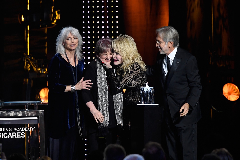 Linda Ronstadt and Dolly Parton in 2019 (Getty Images for NARAS)