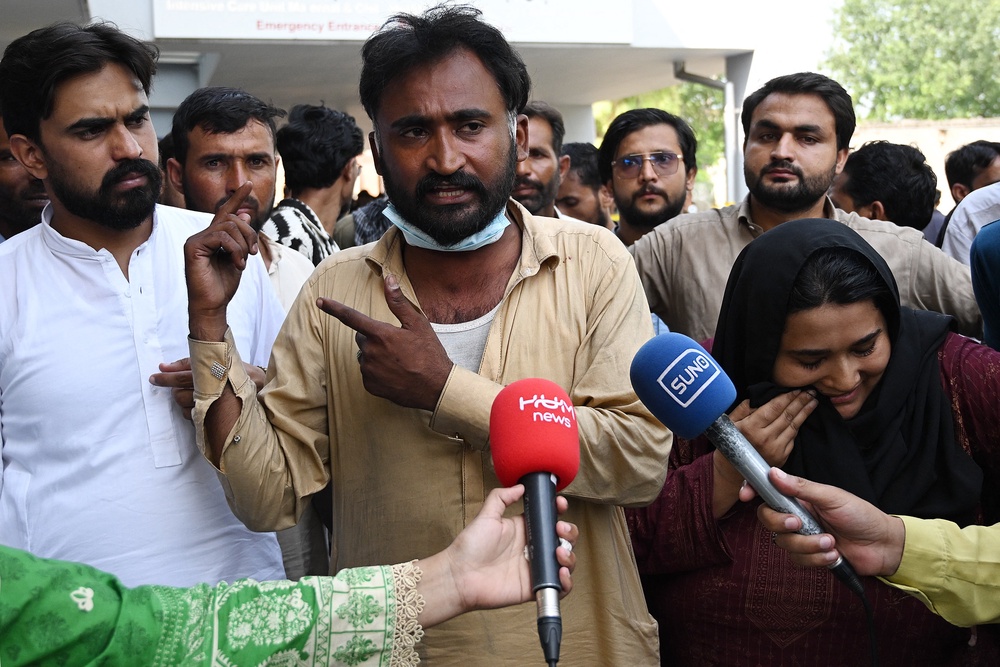 Samiullah and Javeria, who lost their newborn babies in the fire, speak with media following a blaze at the Mother and Child Health (MCH) ward of the Pakistan Institute of Medical Sciences (PIMS) Hospital in Islamabad on 26 August 2026 (AFP/Getty)