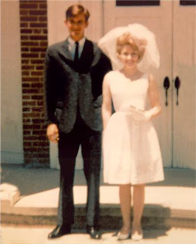 Carl Dean and Dolly Parton pictured at their wedding in 1966 (Facebook)
