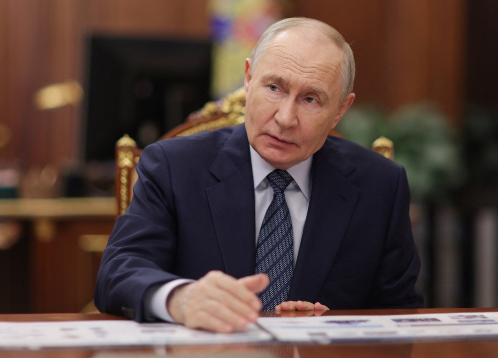 Vladimir Putin’s spokesperson said the UK is adding ‘fuel to the fire’ of the conflict (Sputnik)