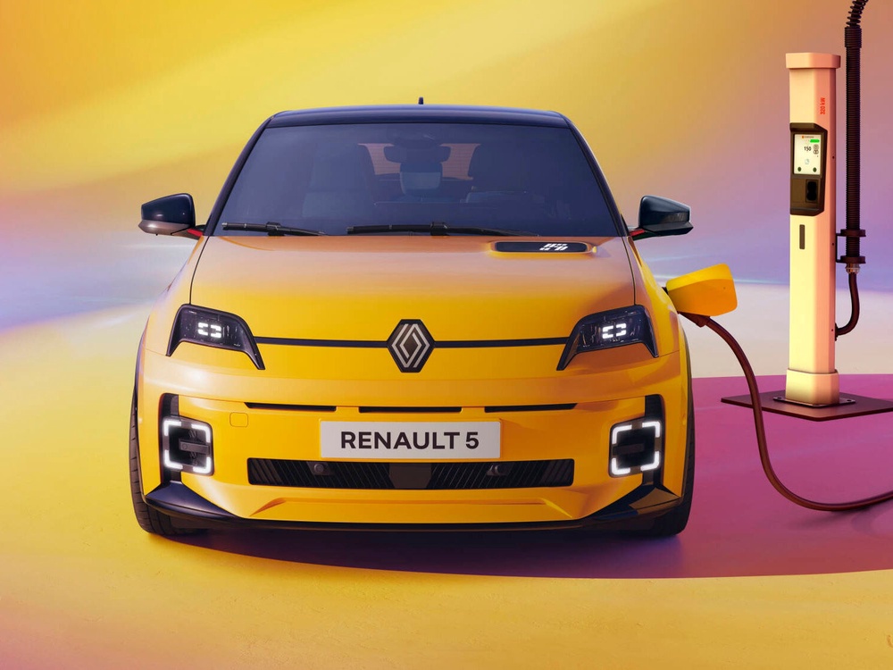 New, more aerodynamic door mirrors and lower body have helped boost the Renault 5's range (Renault)