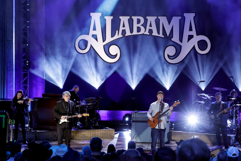 The Alabama band honors Dolly Parton (Getty Images for CMT)