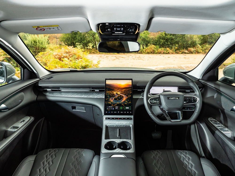 The Lepas L6 offers premium looks and kit levels for less – as it is doing with the plug-in hybrid L8 (Lepas)