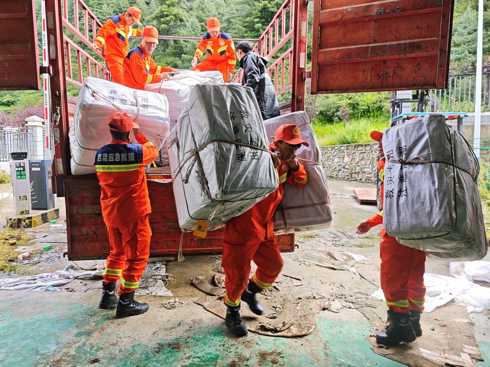 Rescue workers carry relief supplies in Gyirong county, Tibet (Reuters)