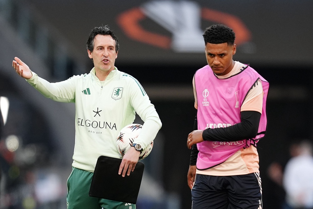 Aston Villa manager Unai Emery and Ollie Watkins during a training session (PA Wire)