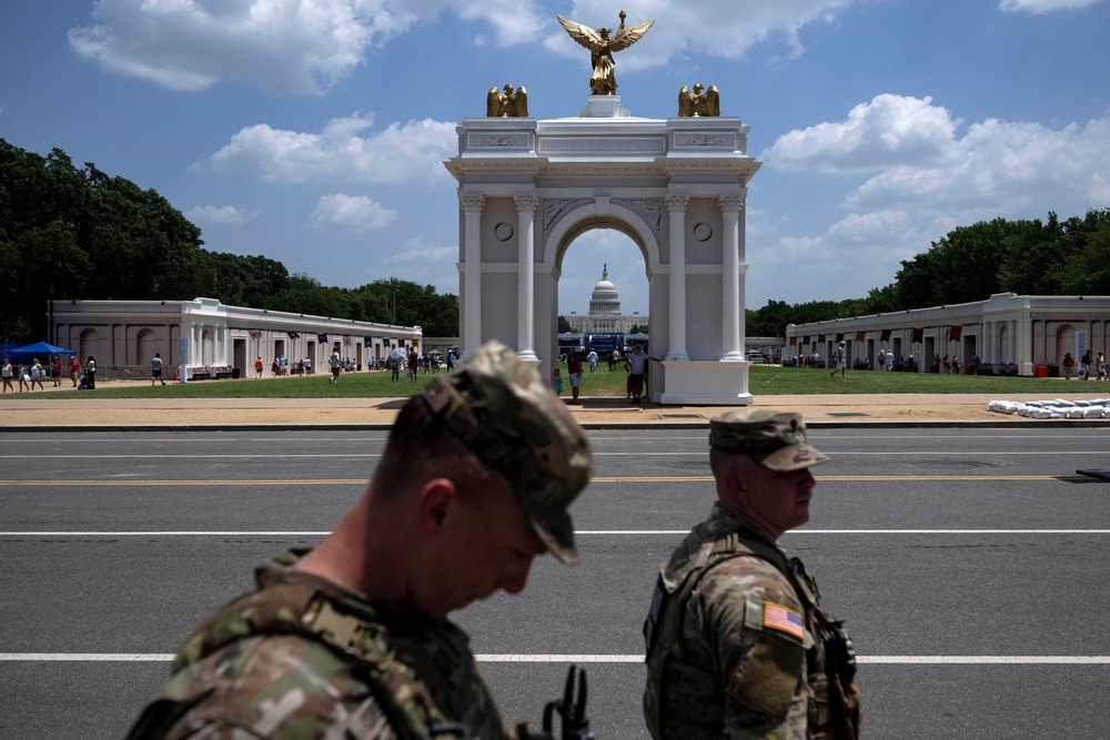 The study concludes that the arch will interfere with visual alignments connecting a wider range of iconic sites than previously anticipated (Kent Nishimura / AFP via Getty Images)