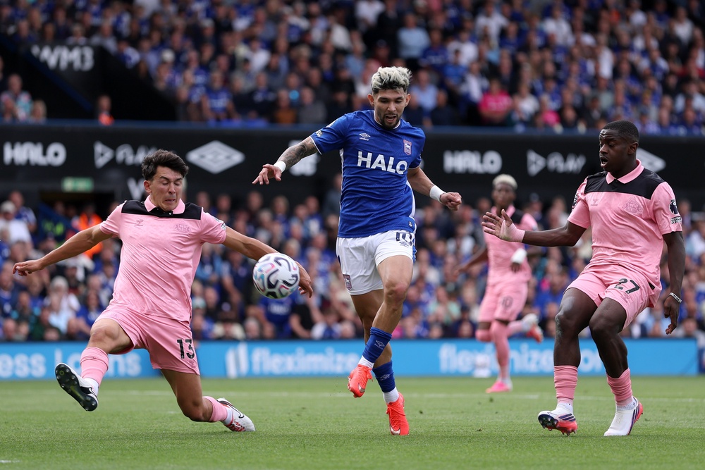 Julio Enciso of Ipswich Town shoots against Sunderland (Getty)