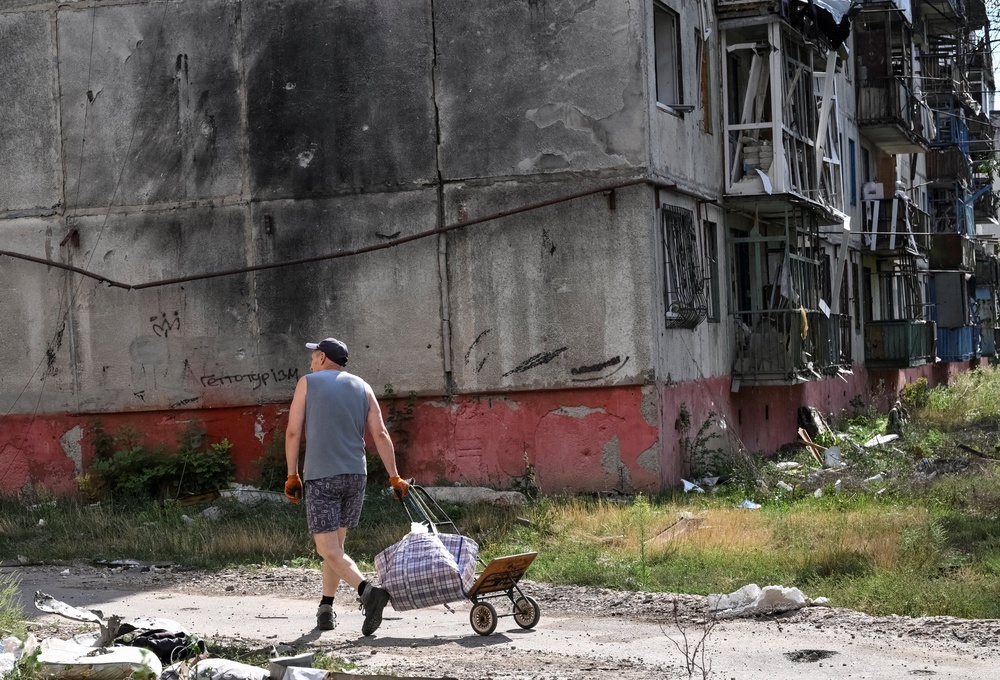 Image from: Ukraine-Russia war latest: Nato mission scrambles jets as four killed in missile and drone strikes on Kyiv