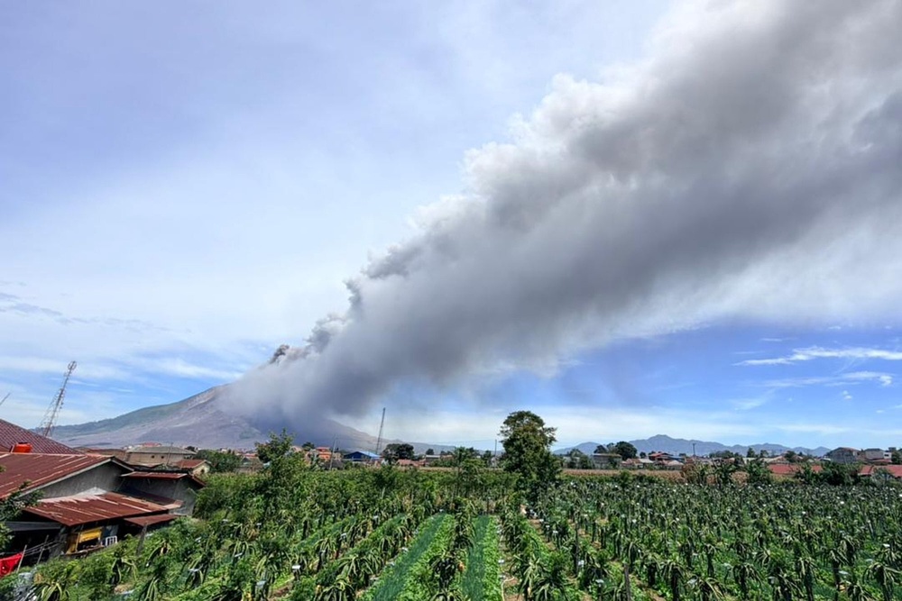 In this photo released by the Geological Agency (Badan Geologi) of Indonesia's Ministry of Energy and Mineral Resources, Mount Sinabung releases volcanic materials into the air during an eruption in Karo, North Sumatra, Indonesia, Monday, Aug. 31, 2026 (AP)