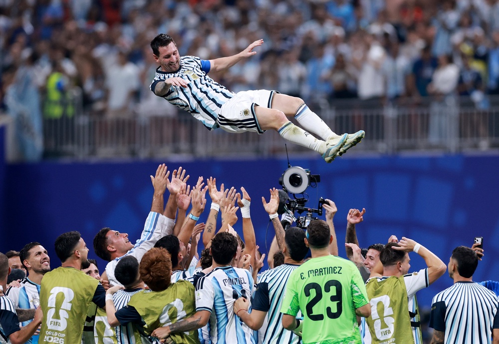 Lionel Messi celebrates with teammates after Argentina's 3-2 victory over Egypt at the World Cup 2026 (Getty Images)