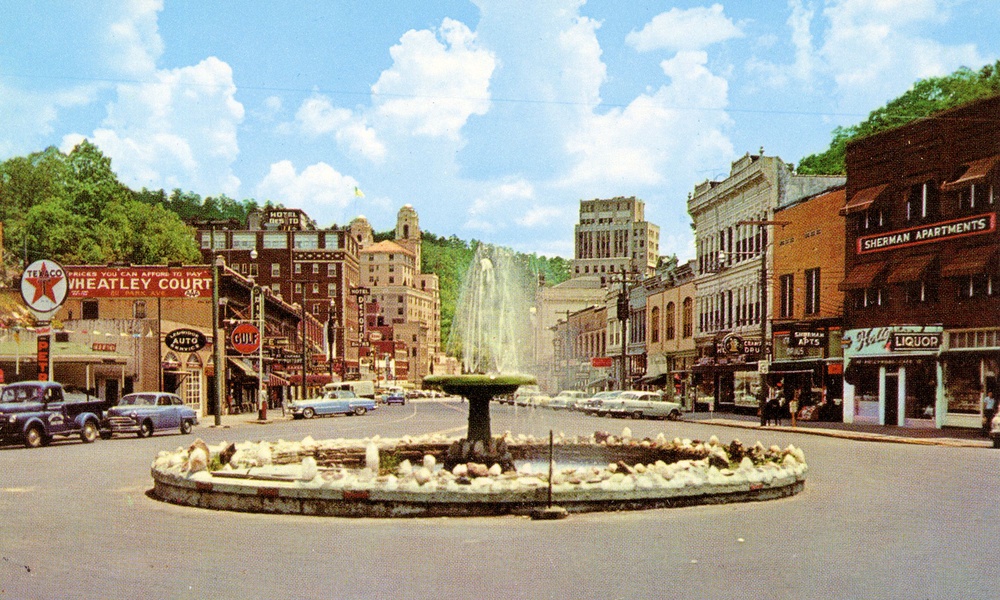 Looking down Central Avenue from the Whittington intersection at Hot Springs in the 1950s (Visit Hot Springs)