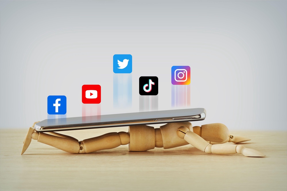 Link between excessive use of digital media and poor mental health, poor sleep and a lack of exercise among young people