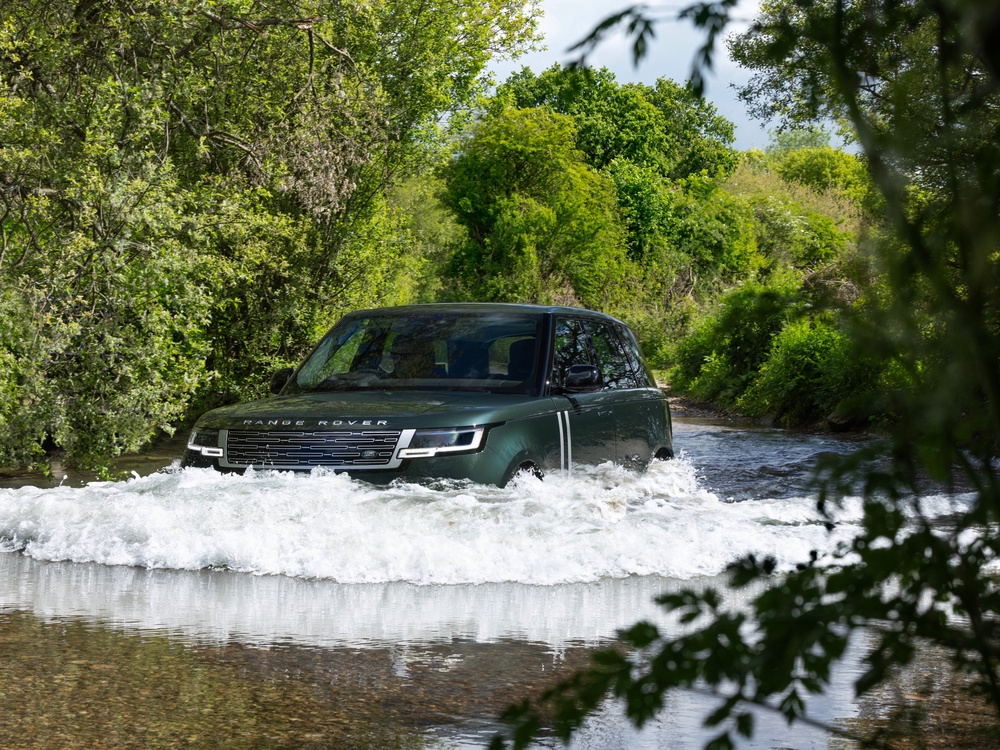 Despite the electric powertrain, the Range Rover Electric is still a serious 4x4 (Range Rover)