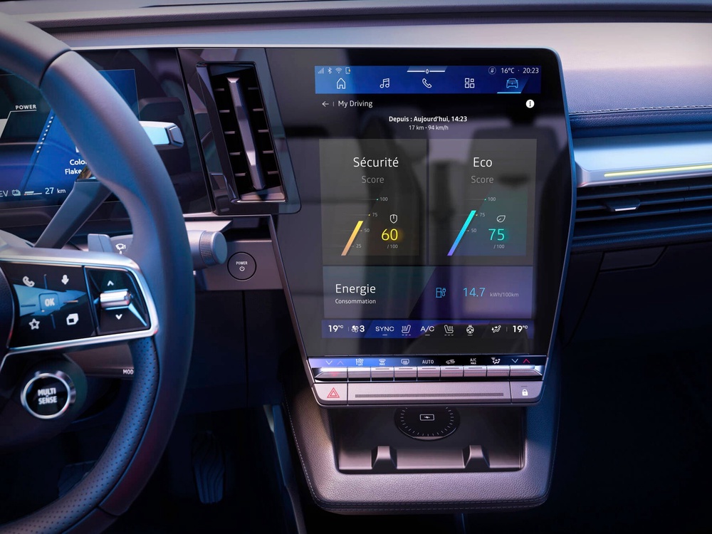 Renault has updated the Scenic's tech with automated driving modes and Google Gemini on board (Renault)