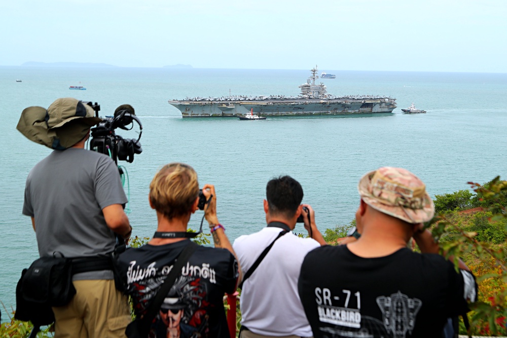 The USS Abraham Lincoln (CVN-72) aircraft carrier arrives at Laem Chabang Port on September 02, 2026 in Si Racha, Thailand (Getty)