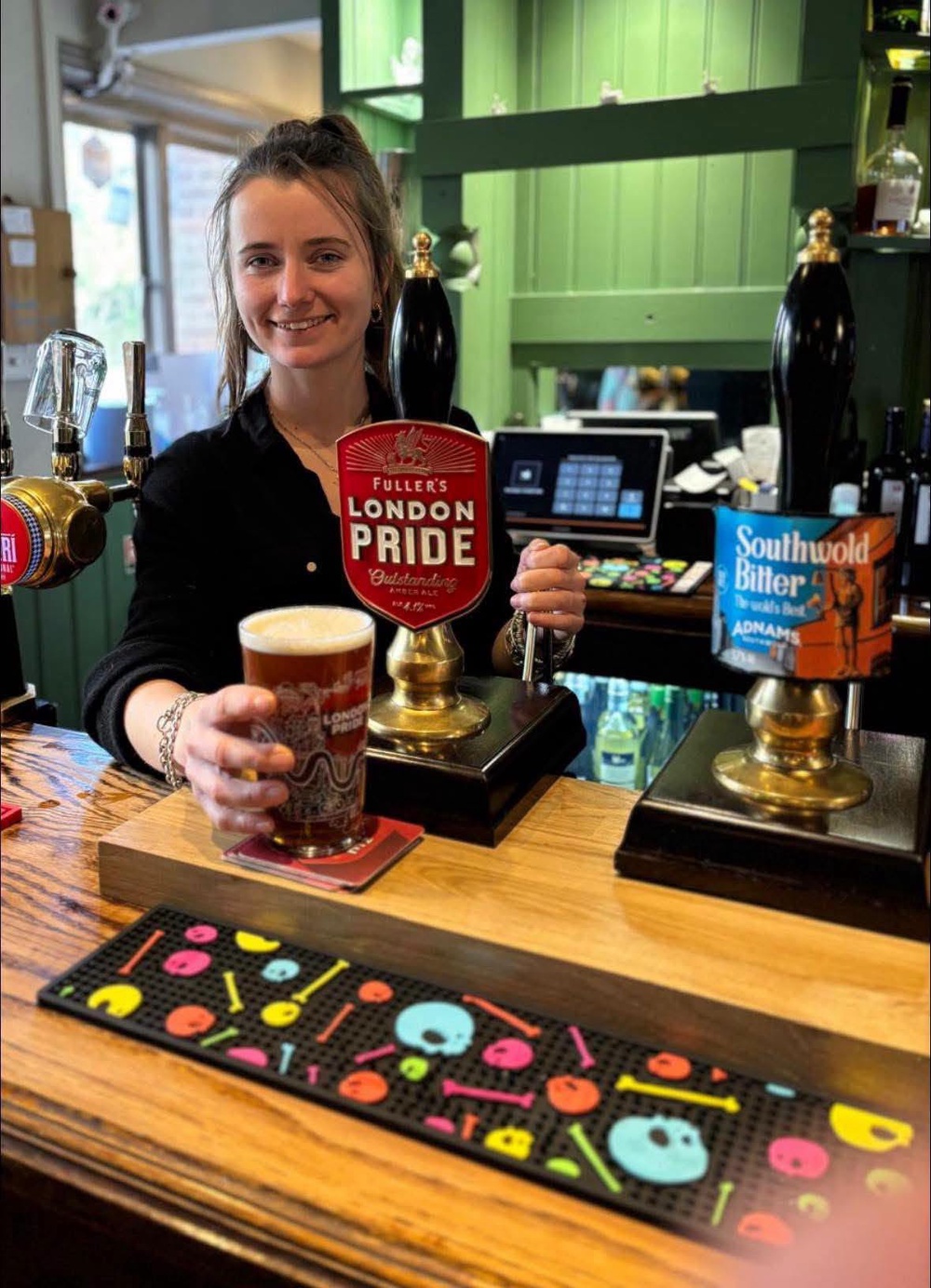 The White Swan paid tribute to Ms Bullock, a pub landlady who helped raise money for causes important to her (White Swan/Facebook)