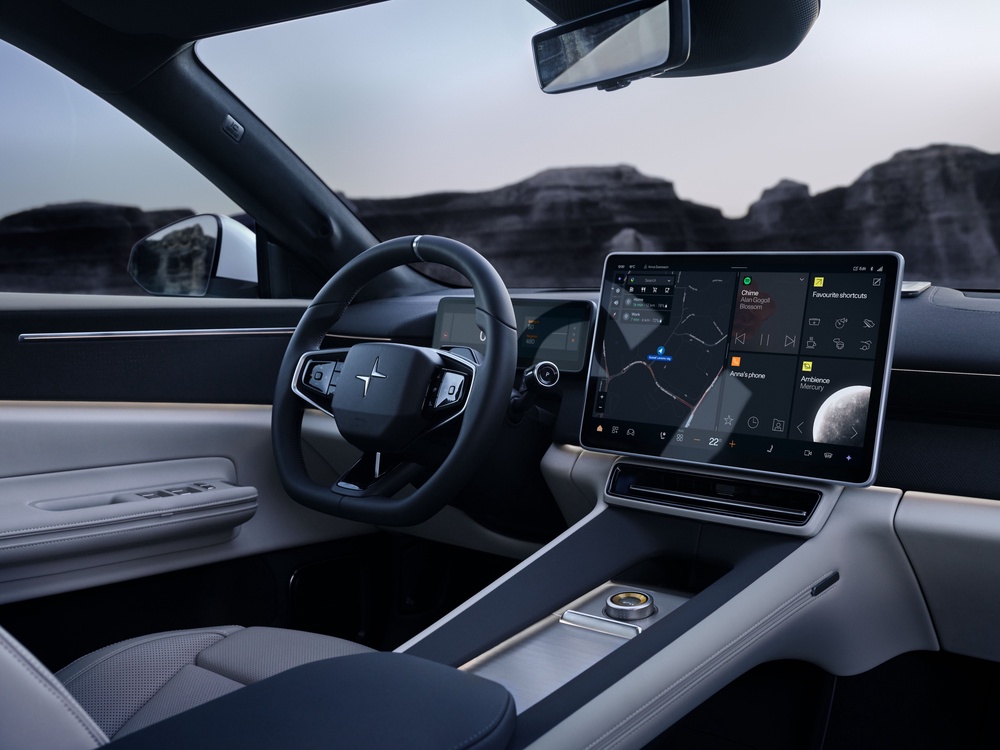 Nothing has changed in the cockpit in transition from saloon to SUV, apart from a proper rear-view mirror (Polestar)