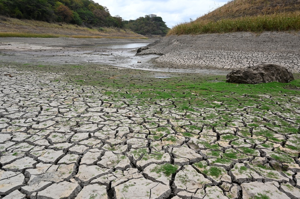 A view of Los Laureles reservoir with low water levels in Tegucigalpa as El Nino predicted to cause extreme weather (AFP/Getty)