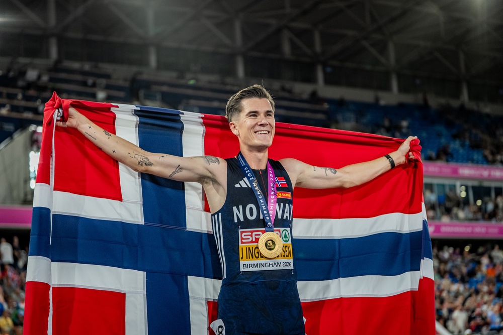Jakob Ingebrigtsen celebrates winning the Men's 5000m in the European Championships in Birmingham (Getty)
