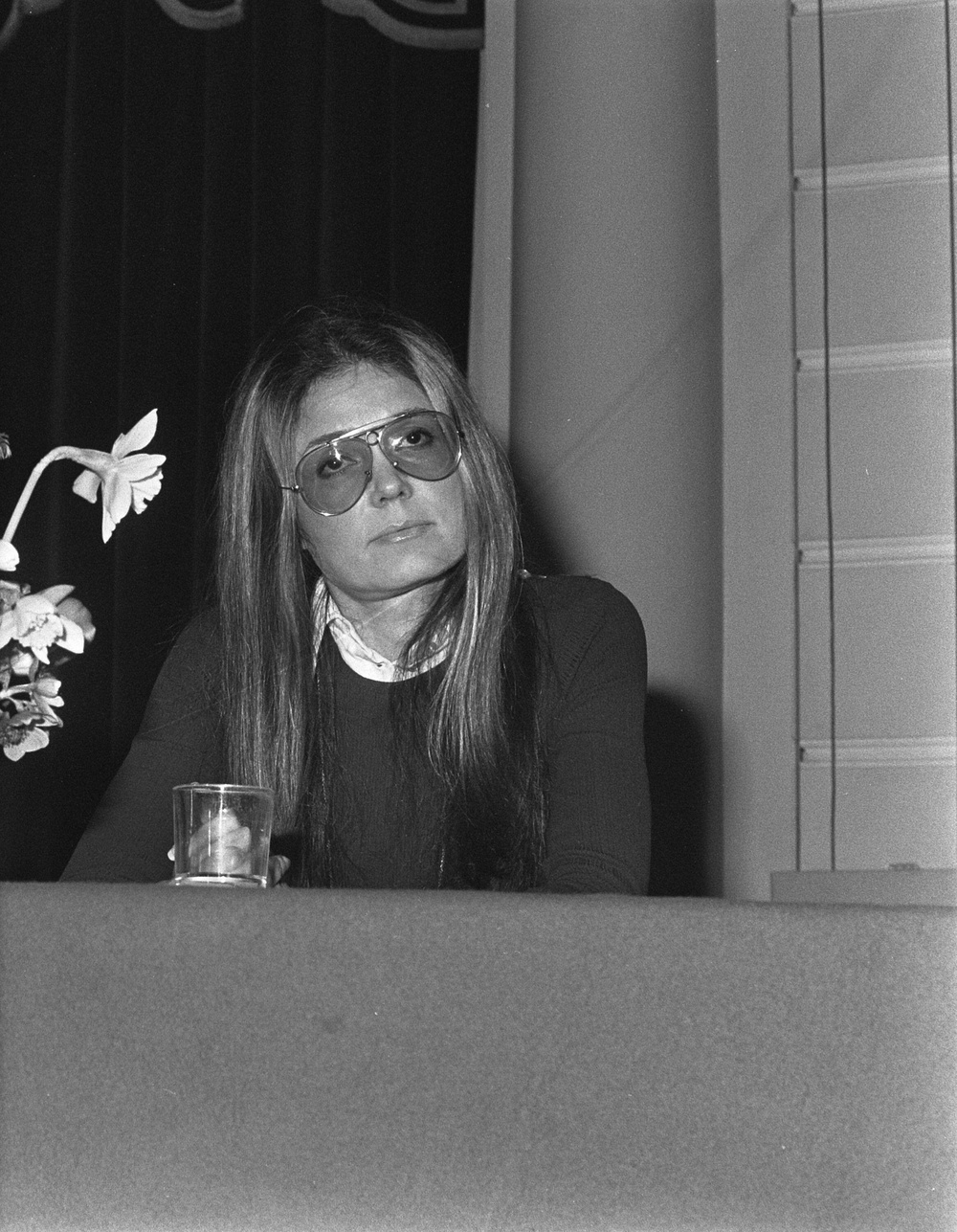 2APY1FK Wilhelmina Drucker Prize awarded in Concertgebouw Amsterdam, Gloria Steinem Date: January 24, 1973 Location: Amsterdam, Noord-Holland Keywords: prizes Personal name: Steinem, Gloria Institution name: Wilhelmina Druckerprijs