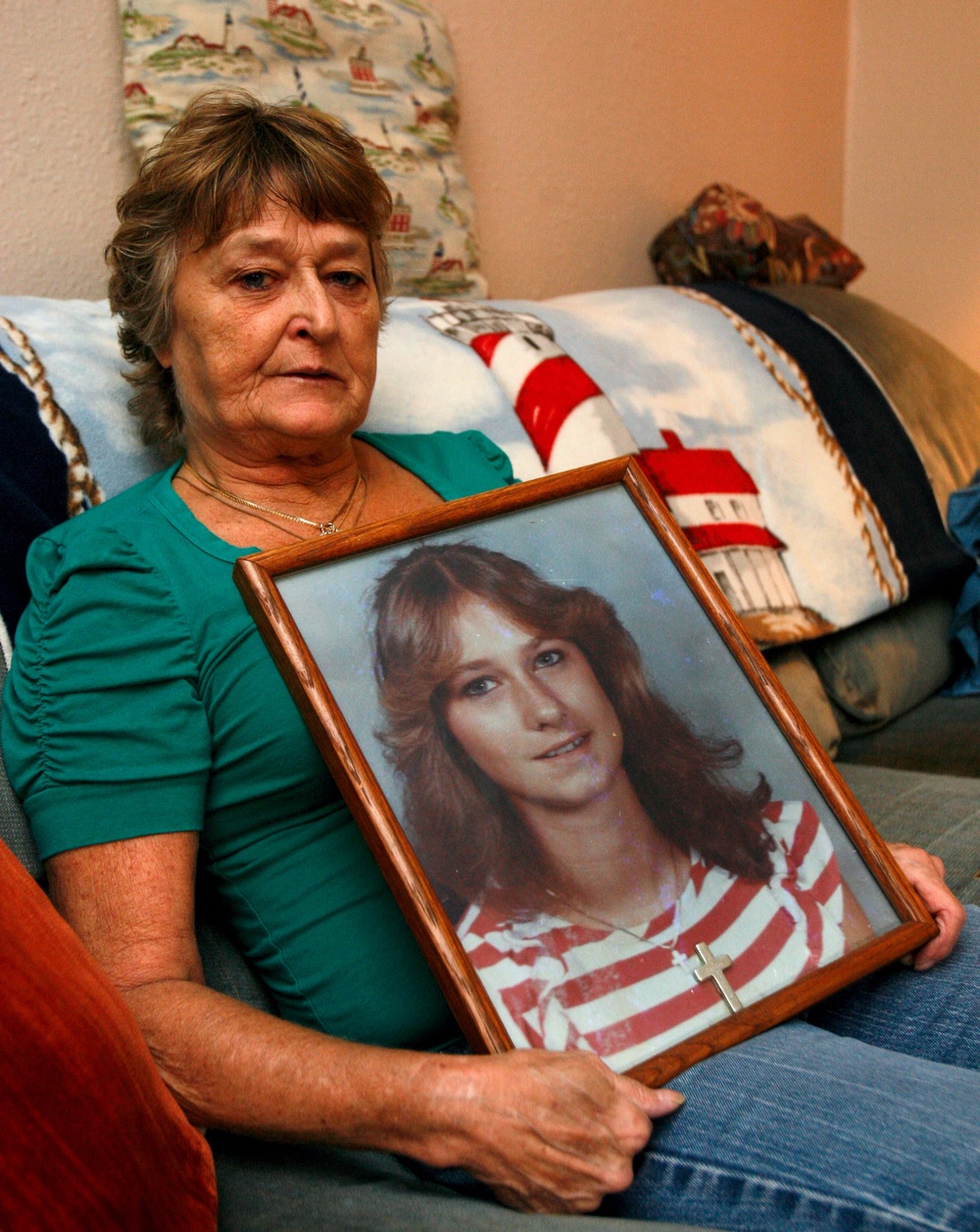 Jan Miller holds a photo of her daughter, Laura Miller, who was killed and her body found in a League City field in 1986, Oct. 18, 2011, in Texas City, Texas. (Jennifer Reynolds/The Galveston County Daily News via AP, File) (Jennifer Reynolds/The Galveston)