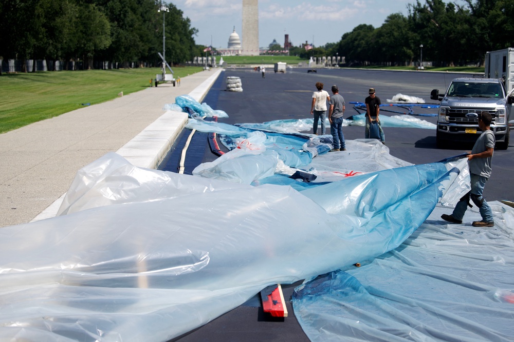 Ongoing work to the pool comes as the president pushes federal prosecutors to charge alleged ‘vandals’ for damage to the site despite his own officials admitting that much of it appears to be the work of ‘botched’ installation (AFP/Getty)