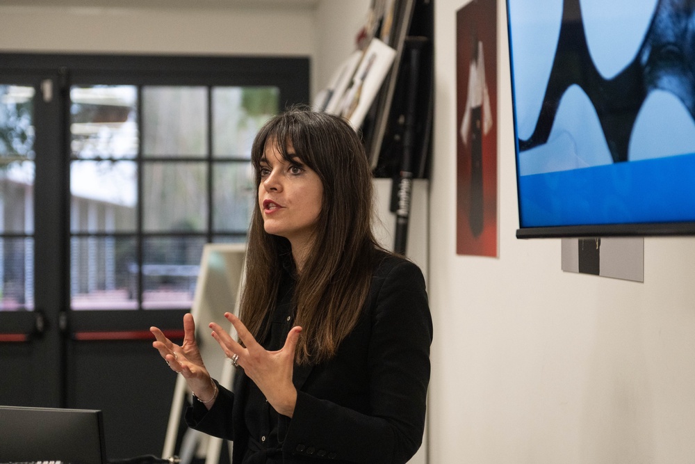 Sascha Camilli delivers PETA’s Change the World With Your Wardrobe lecture at the Rome University of Fine Arts, challenging fashion students to look beyond animal-derived materials and fossil-fuel synthetics. (Copyright: Rome University of Fine Arts)