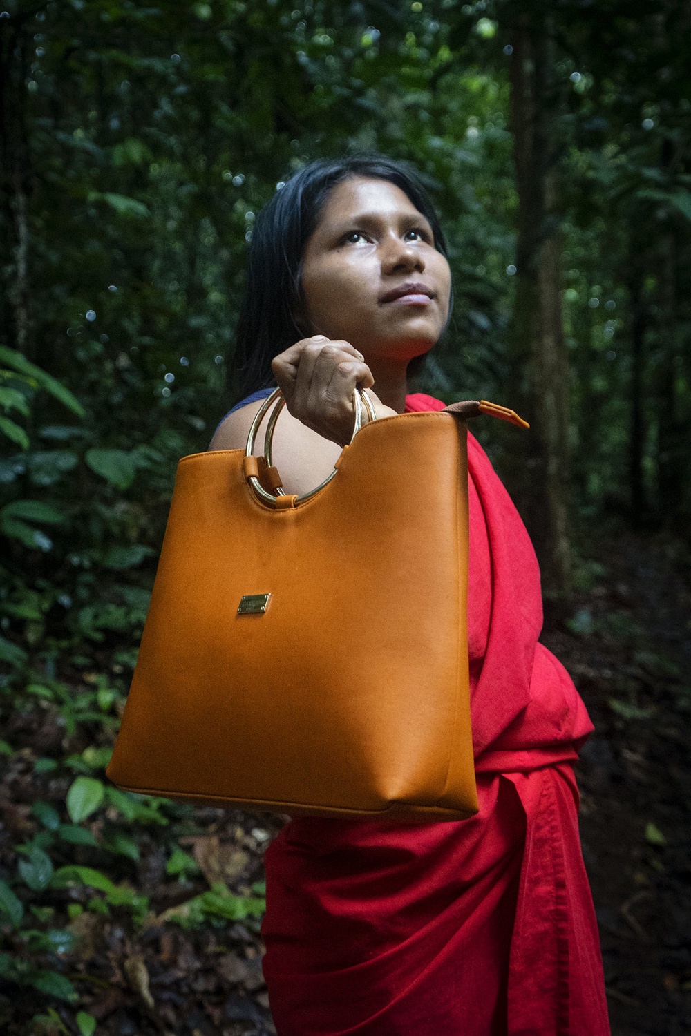 A Shiringa Bioleather bag pictured in the forest landscape that inspired it, showing how plant-derived innovation can offer an alternative to conventional animal leather. (Copyright: Caxacori)