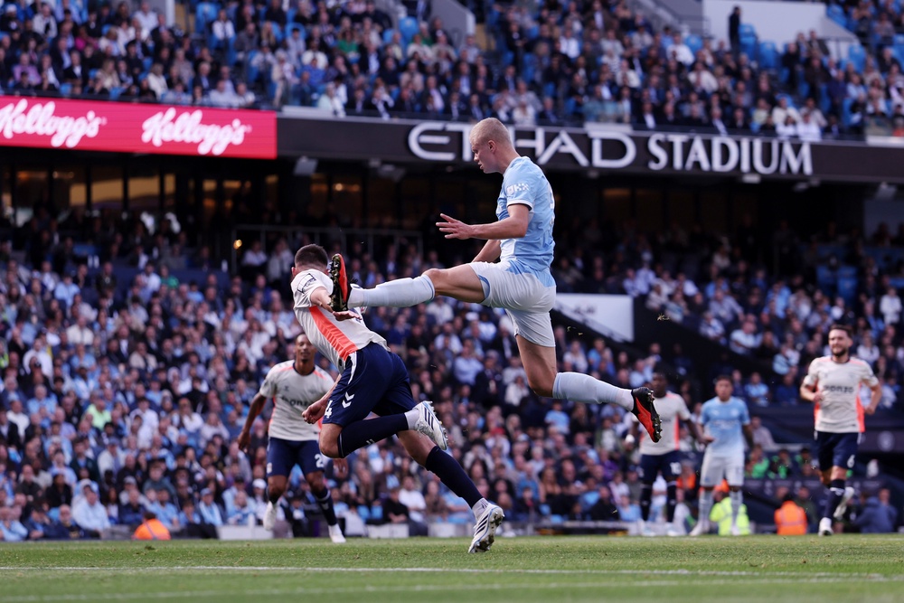Erling Haaland of Manchester City misses a chance (Getty)