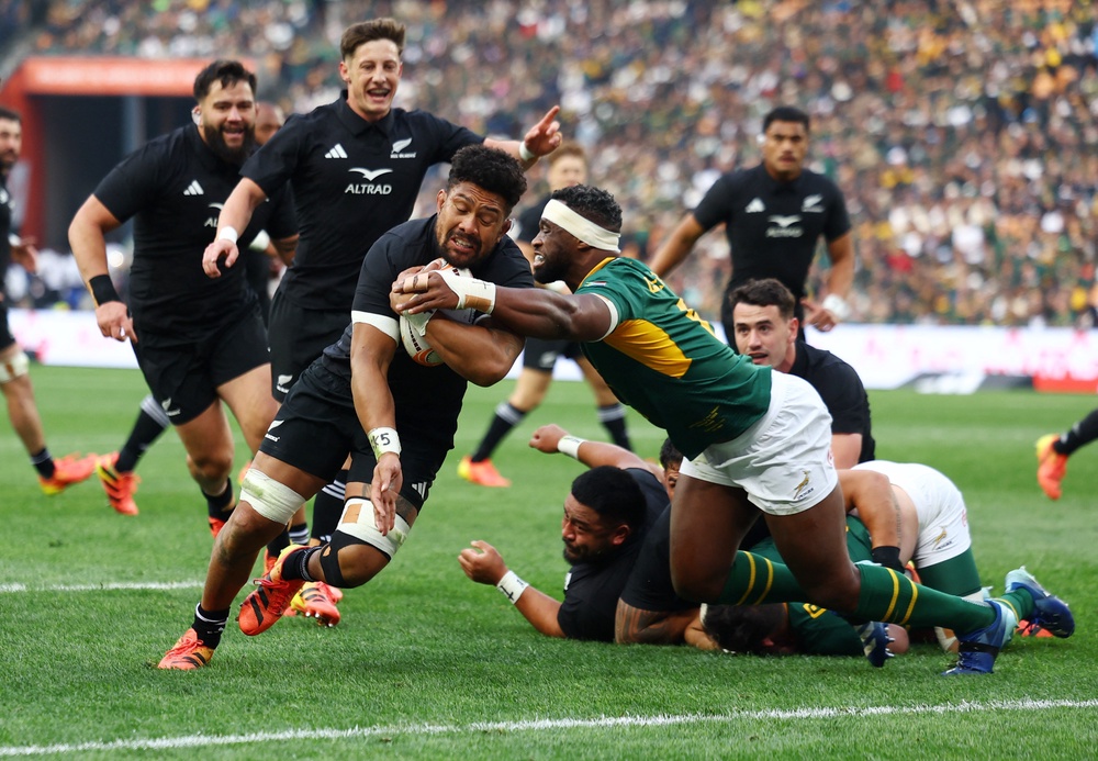 New Zealand's Ardie Savea in action with South Africa's Siya Kolisi before scoring their first try (Reuters)