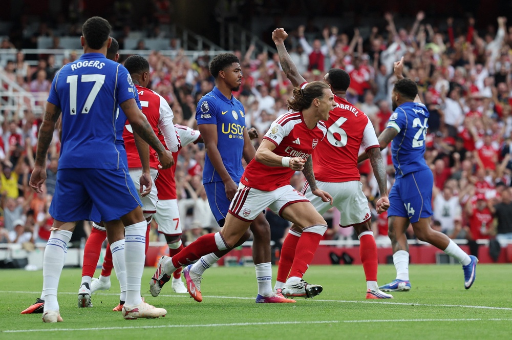 Image from: Arsenal v Chelsea LIVE: Odegaard fires Gunners in front in chaotic Premier League derby