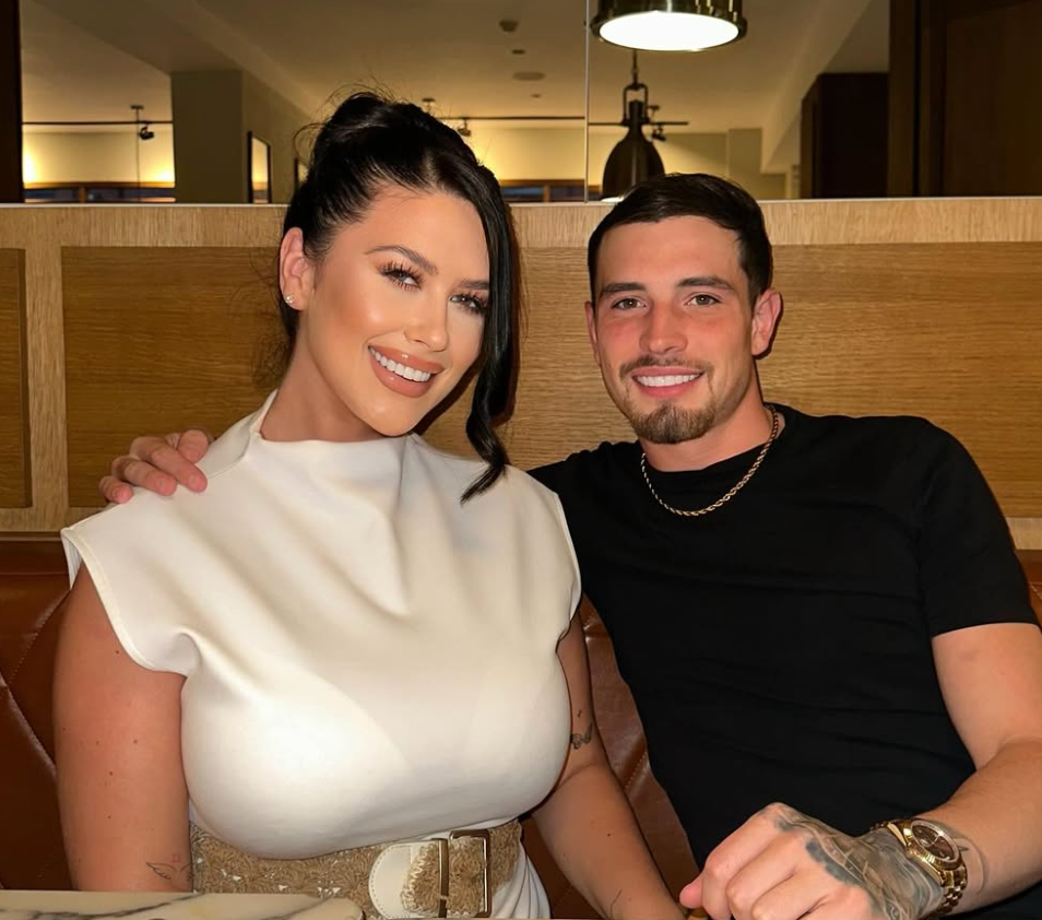 Ditchfield with her partner Aaron Summers (Instagram)