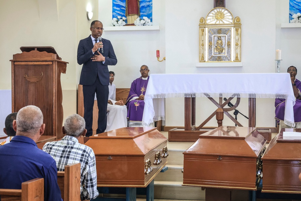 Cape Verdean Prime Minister Francisco Carvalho speaks during the funeral (AFP/Getty)