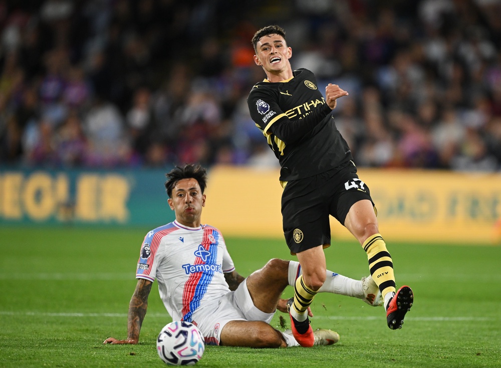 Dwight McNeil (left) was one of the summer signings who did not make the Palace squad on Saturday (Getty)
